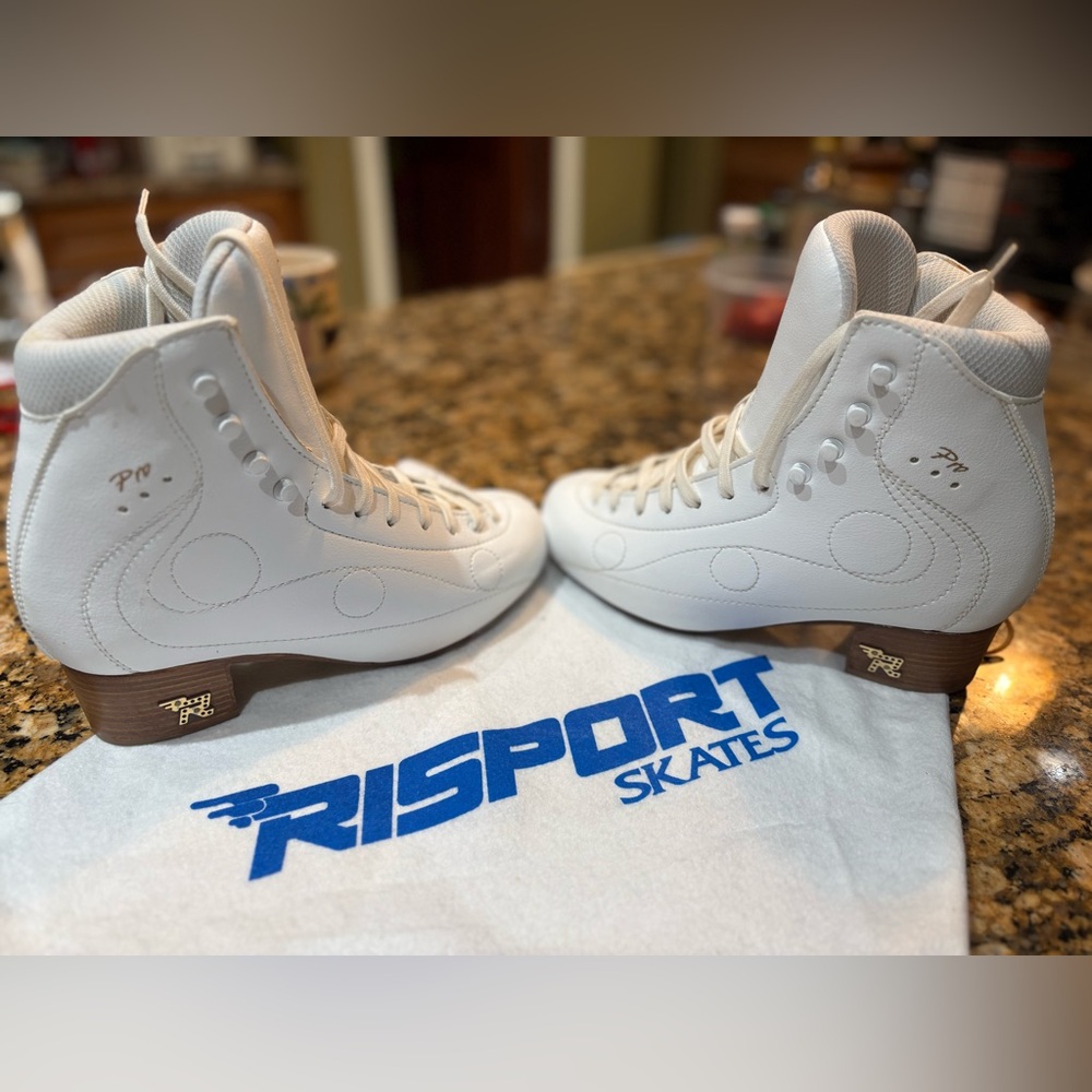 RISPORT Royal Pro 250 C / 6.5 figure skates (Boots only)